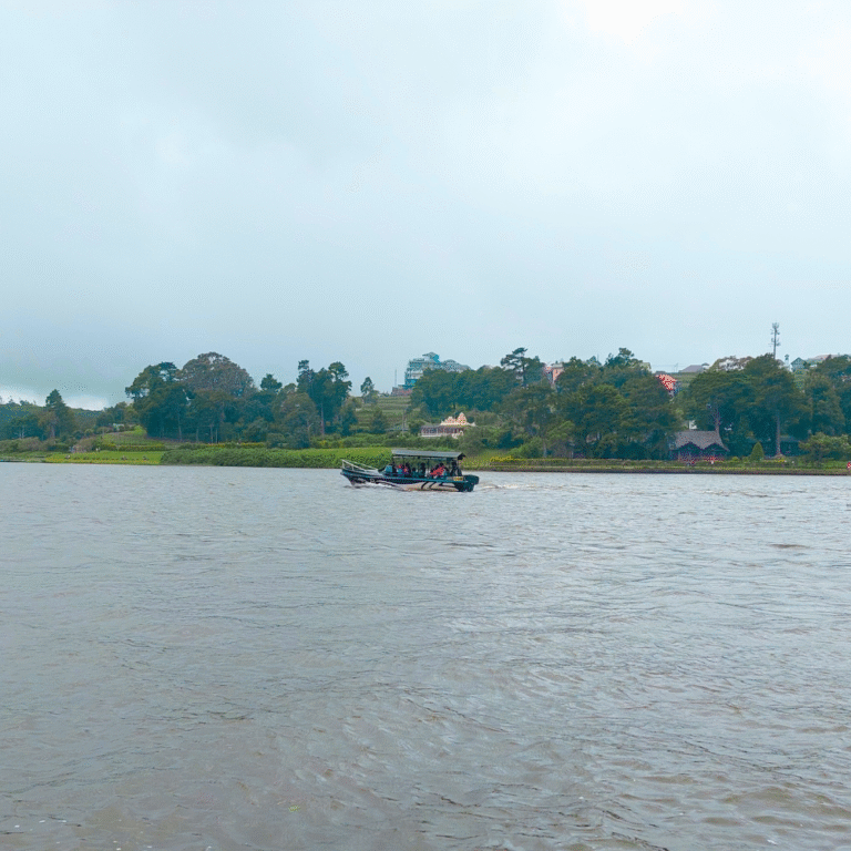 Tourists enjoying boat rides on Lake Gregory in Sri Lanka