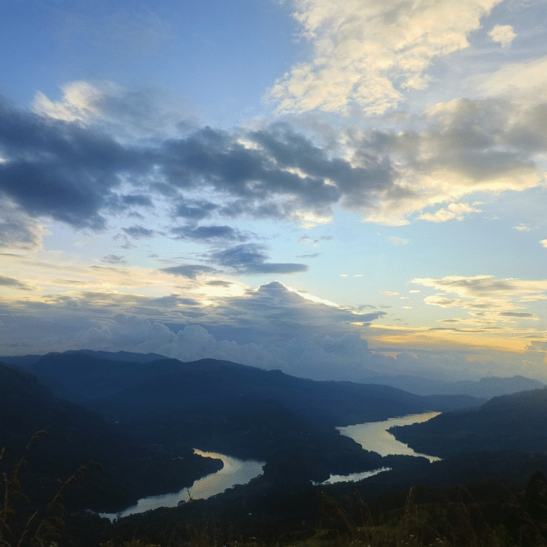 Panoramic view of Chariot Path mountain range