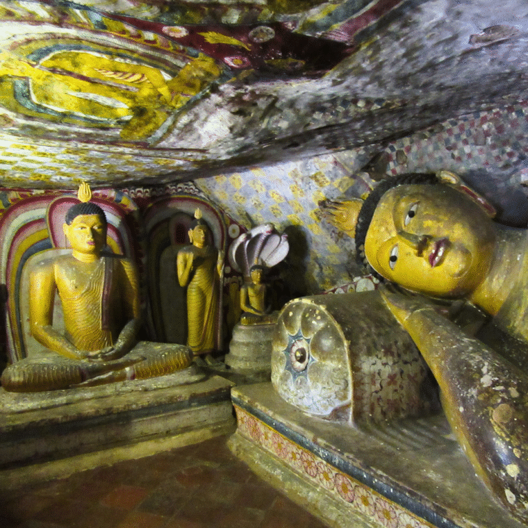 Interior statues of Buddha inside Dambulla Viharaya