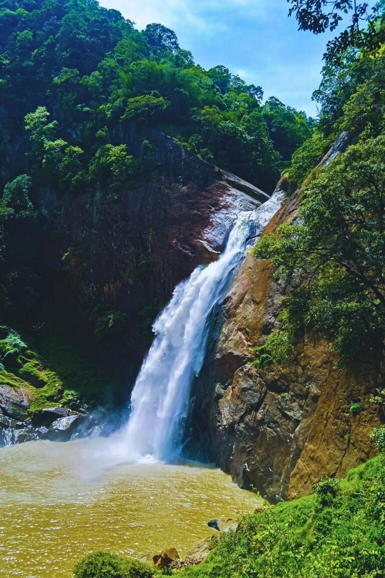 Panoramic view of Dunhinda Falls surrounded by lush greenery