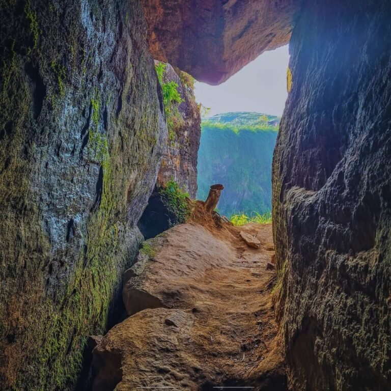 Scenic view of Gerandigini Ella natural attraction