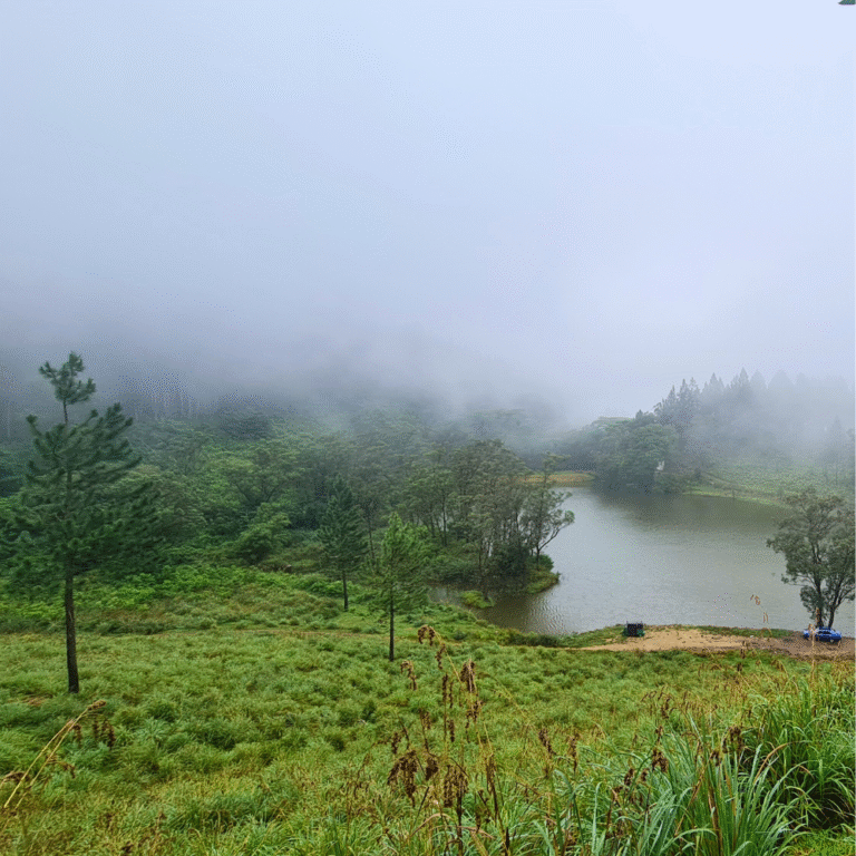 Mutukelina Wewa reservoir reflecting the sky