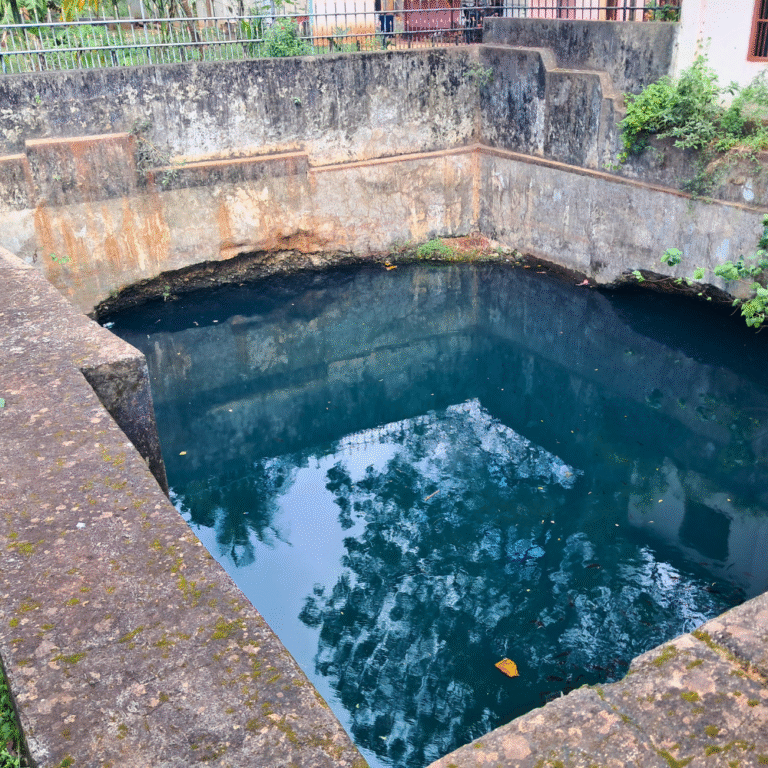 Bottomless Nilavarai Well with crystal clear water
