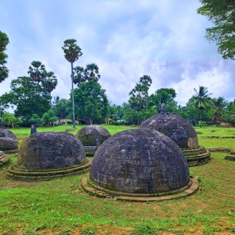 Traditional Sri Lankan architecture at Kadurugoda temple