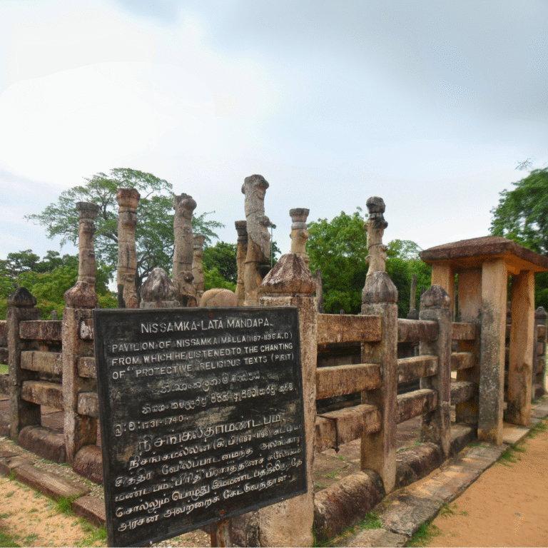 Curved stone columns of Nissanka Latha Mandapaya temple