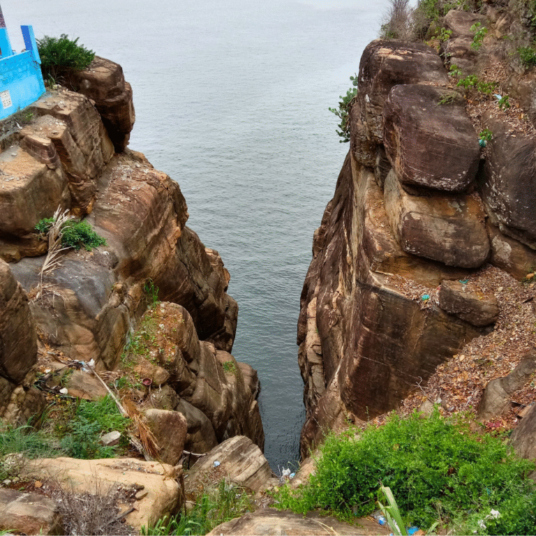 Scenic view of Thirukoneswaram Temple on Swami Rock Trincomalee