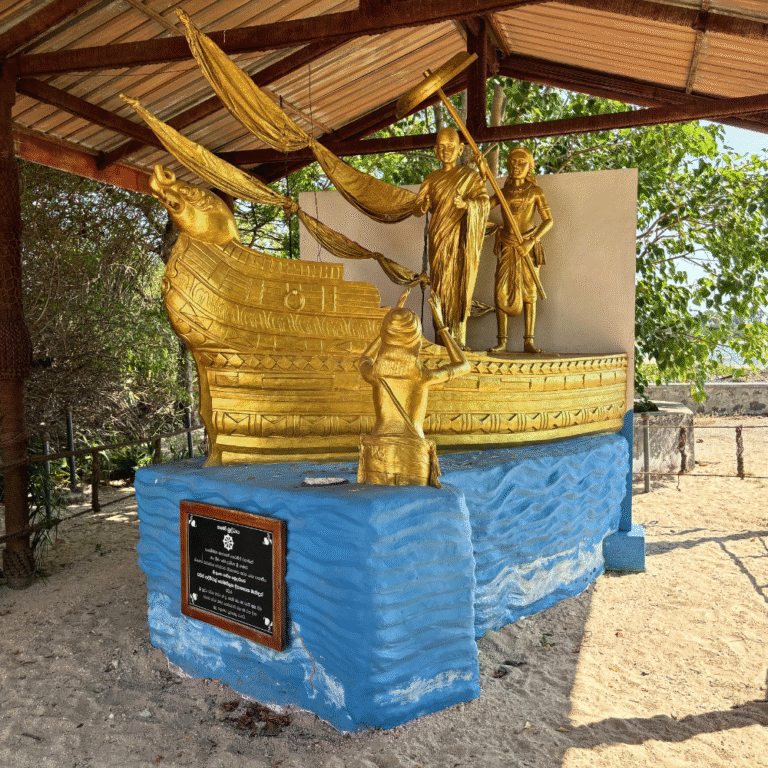 Carvings and sculptures at Dambakola Patuna Temple