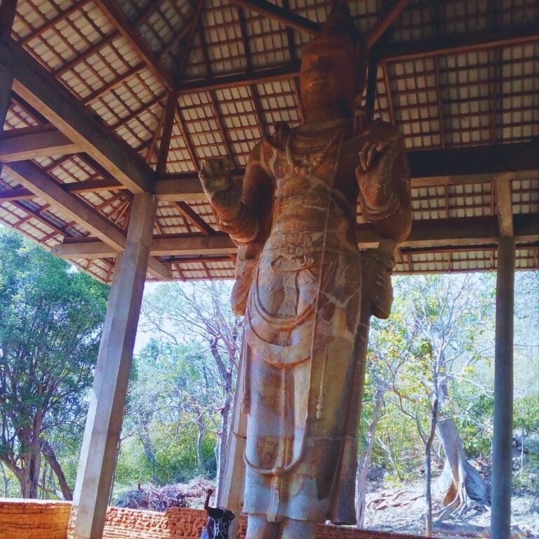Dambegod Bosath Prathimawa Buddhist statue in Sri Lanka