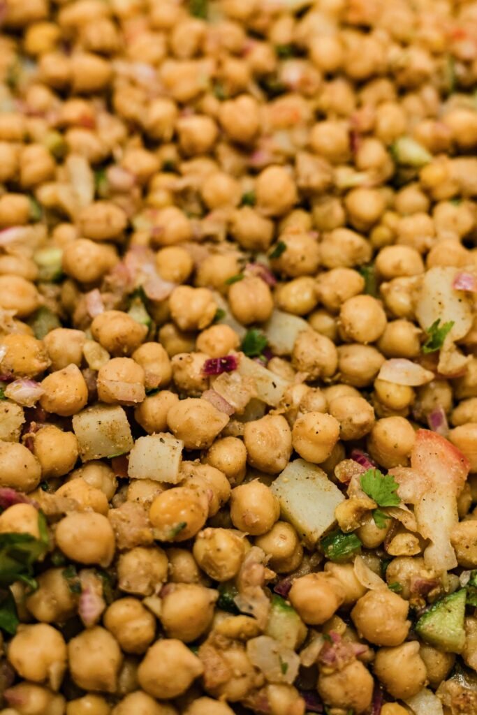 Kadala sundal served in a traditional Sri Lankan style