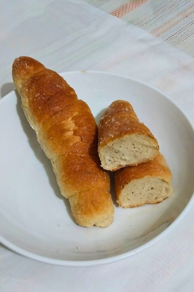 golden brown kimbula buns ready to eat