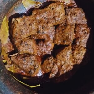 Authentic Sri Lankan ambulthiyal made with goraka and tuna