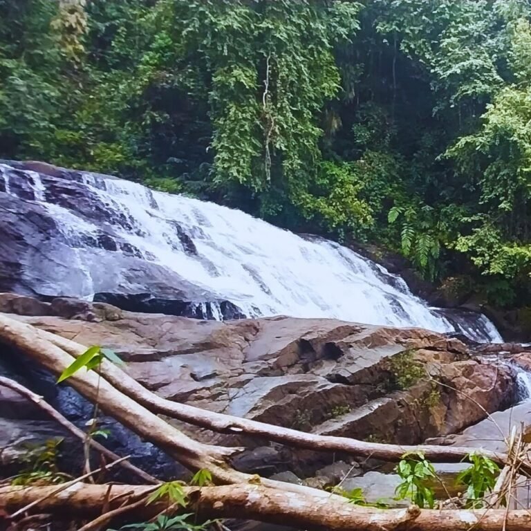 Crystal clear water at Thattu Ella waterfall in Lankagama