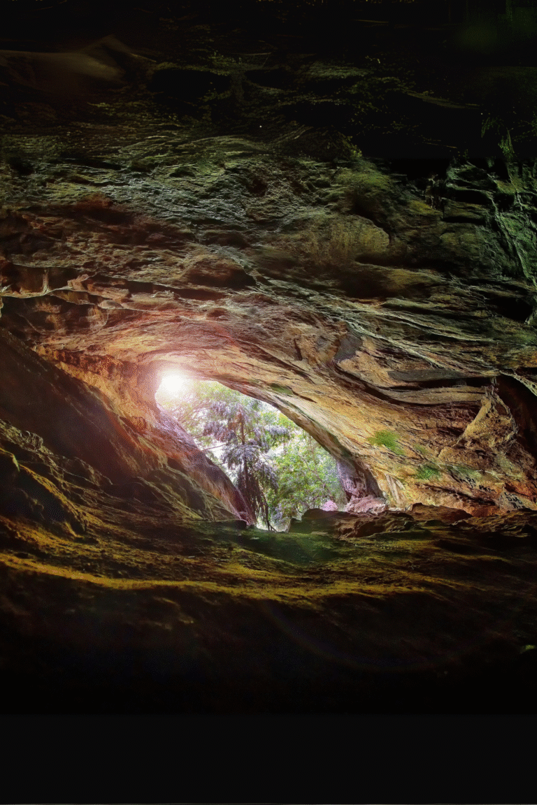 natural rock formations inside Ravana Cave