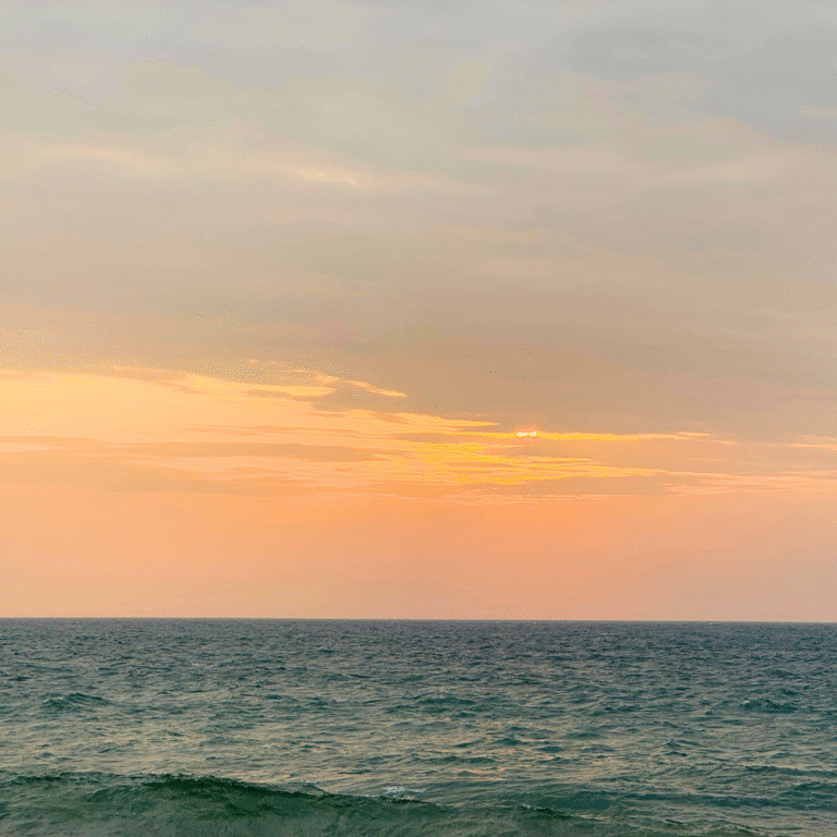 Top tourist destination near Colombo – Mount Lavinia Beach