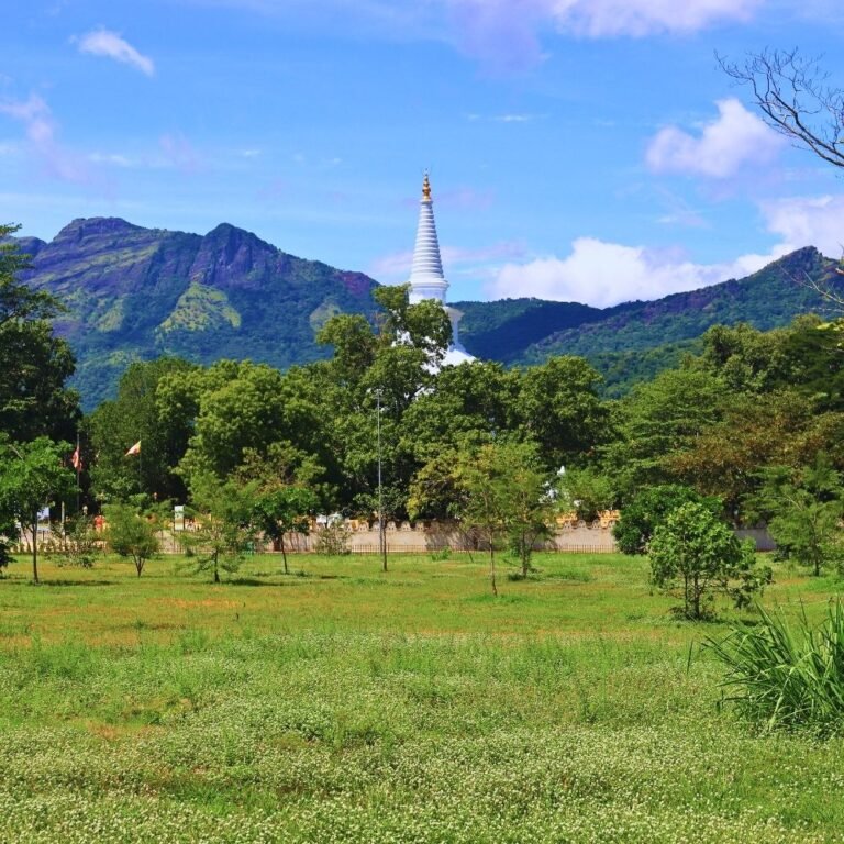 Peaceful atmosphere at Mahiyangana Raja Maha Viharaya monastery