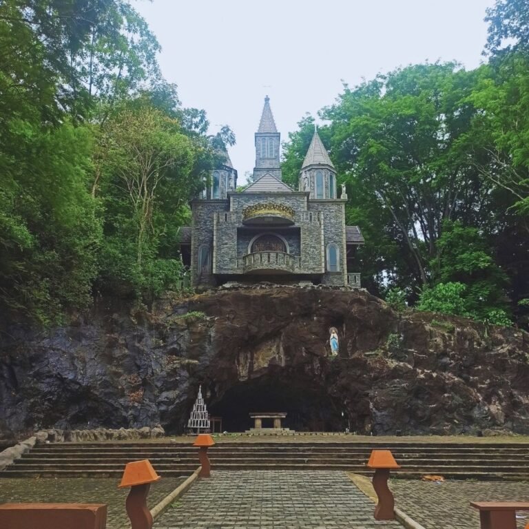 Tewatta Basilica exterior view in Sri Lanka